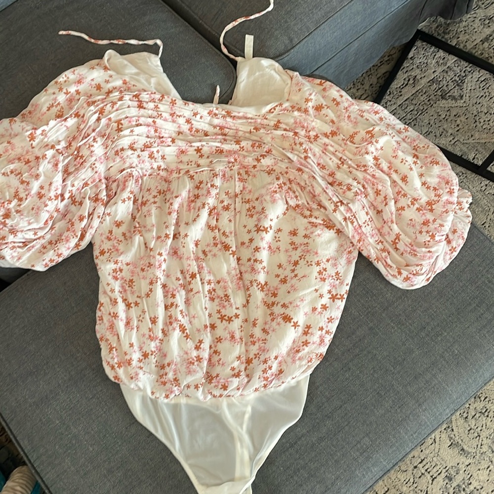 Free people floral puff sleeve bodysuit size medium